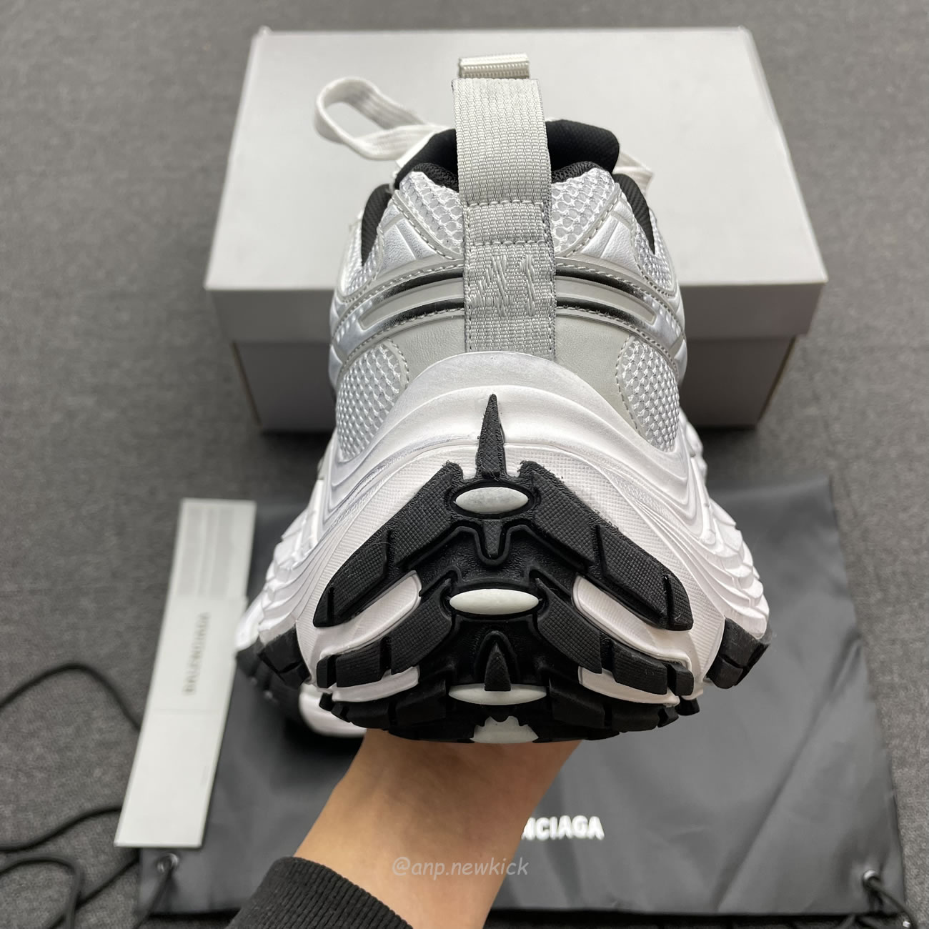 Balenciaga Fall 2024 10xl White 784344 W2mv2 9110 (8) - www.newkick.vip